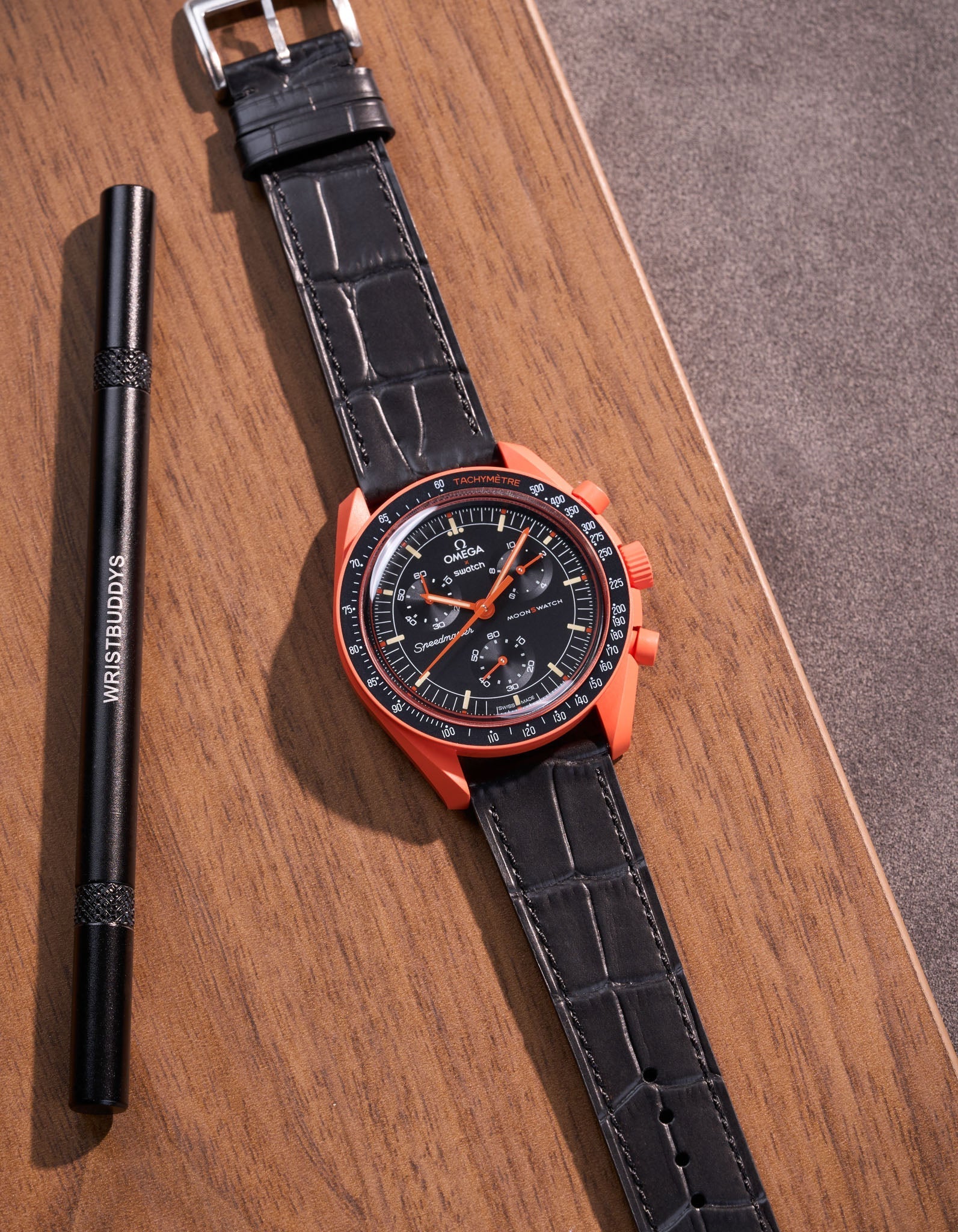 Mission on Earth - Lava (leather bracelet)