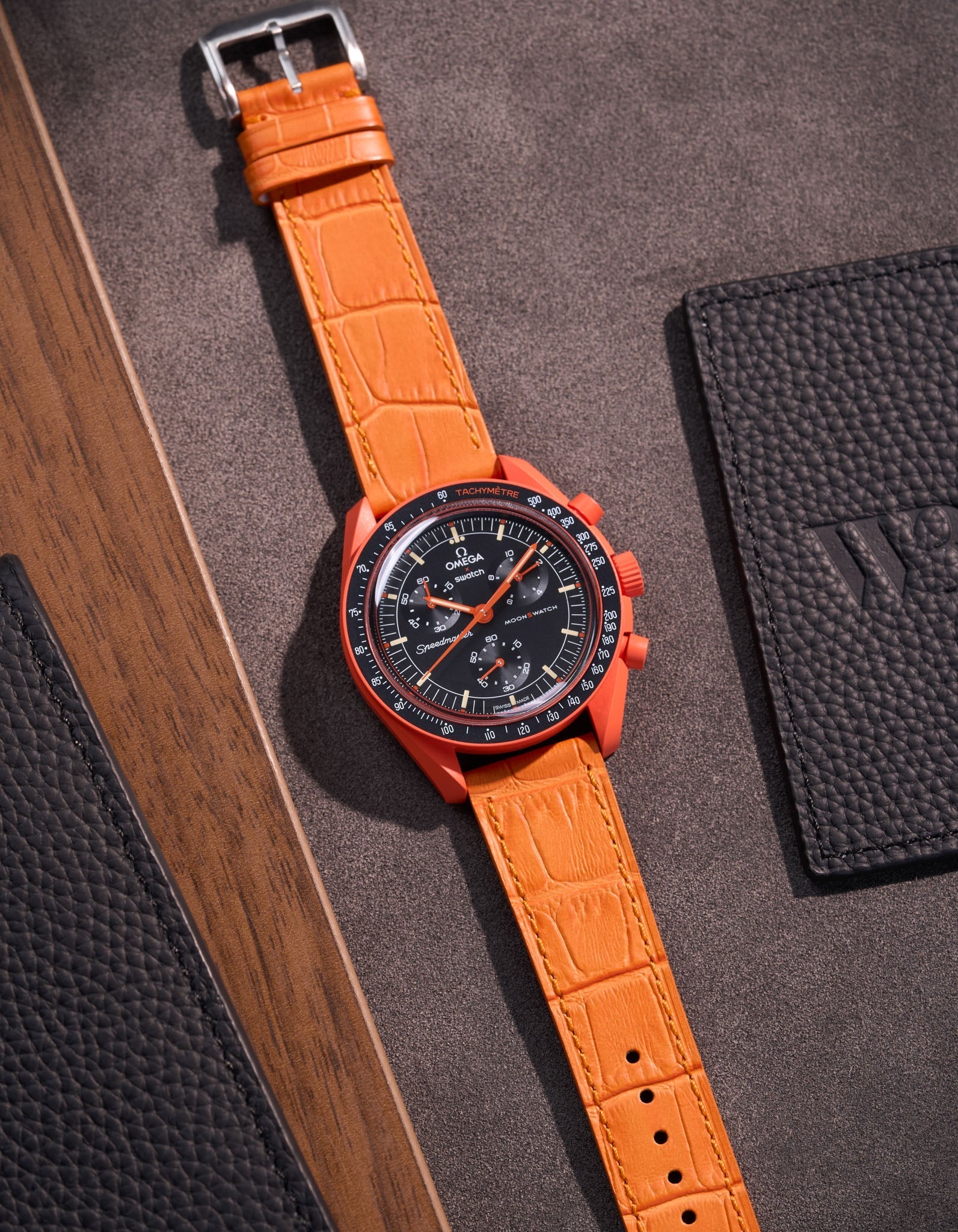 Mission on Earth - Lava (leather bracelet)